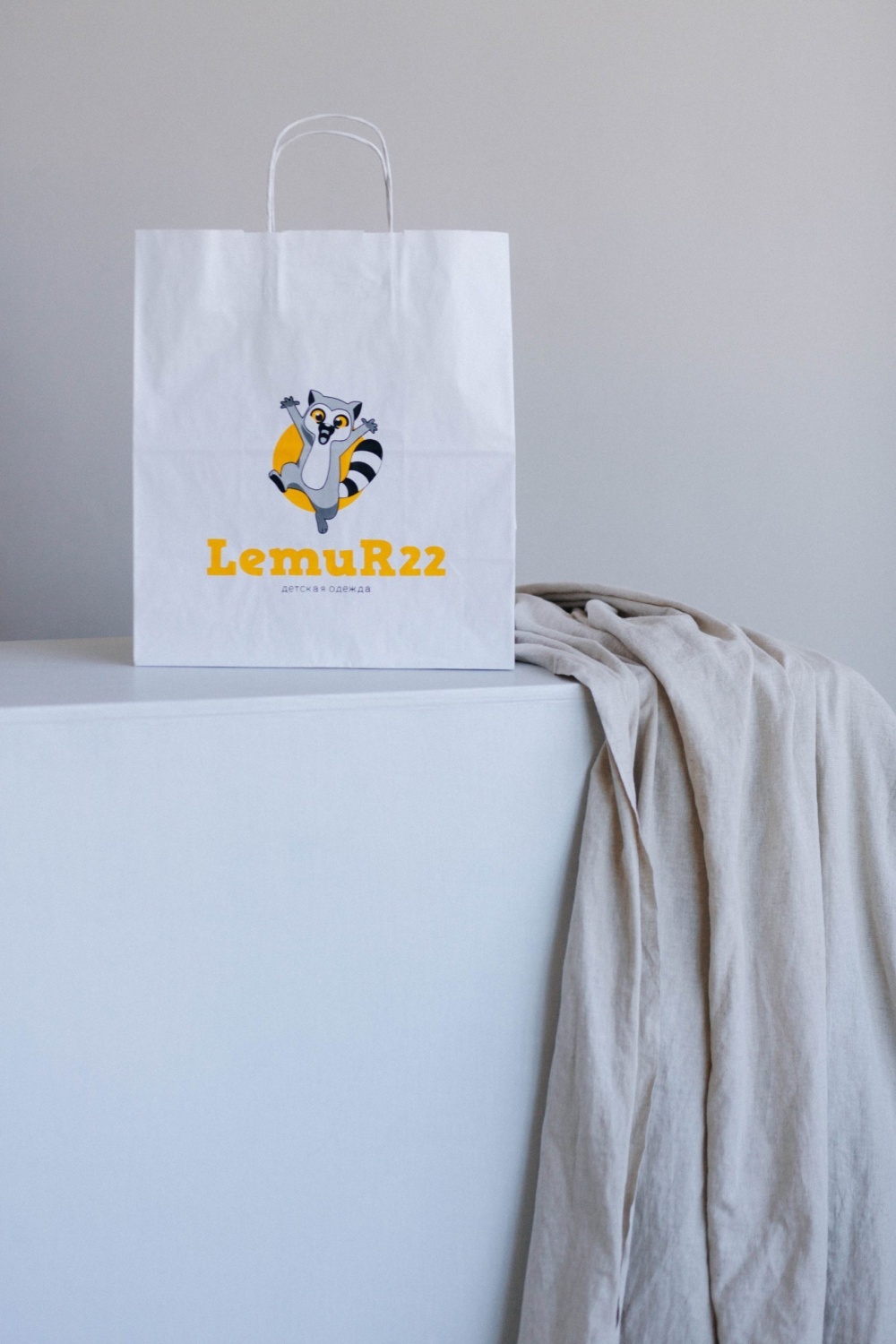 Пакет крафт, плоские ручки, 26*15*35 см (ш*г*в), белый 80 гр.