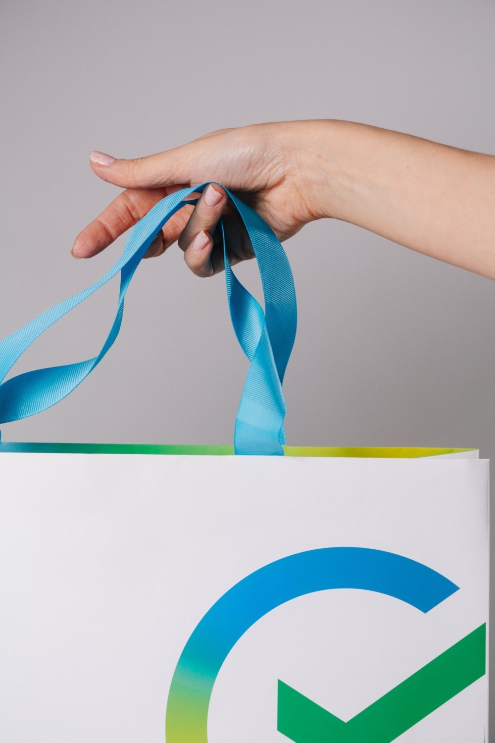 Бумажный пакет с люверсами 40*30*12 горизонтальный