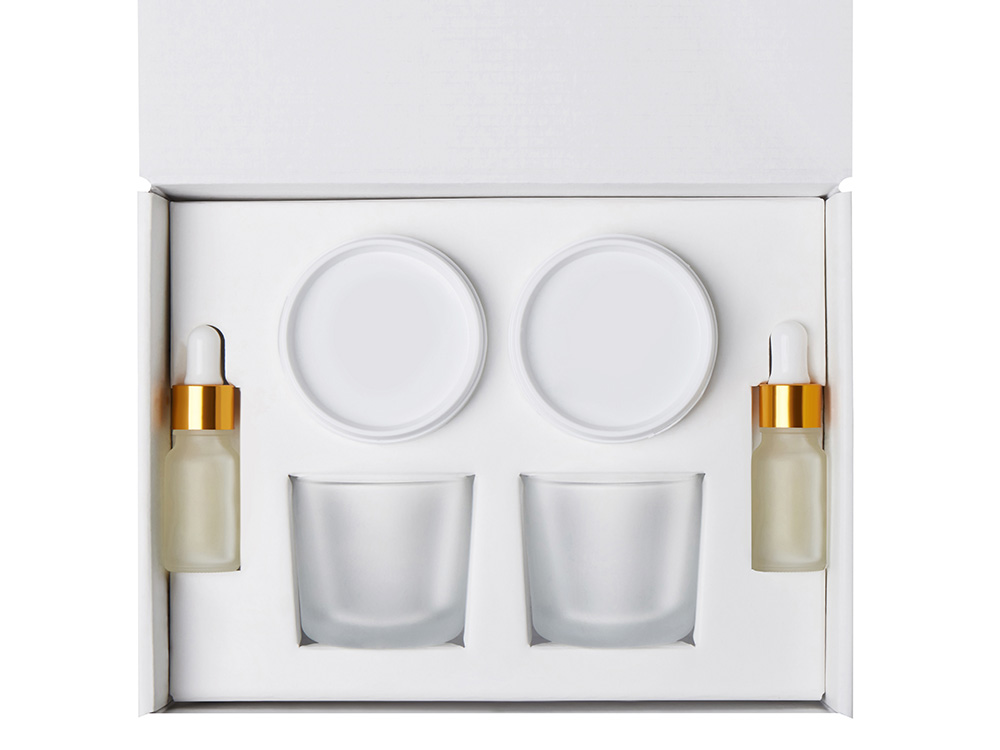 Набор для создания 2-х ароматических свечей: амбра и табак/маракуйя, сандал и пачули