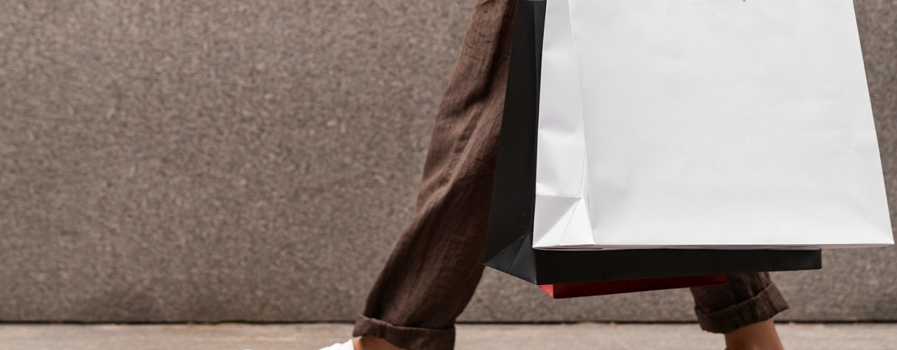 Сколько стоят пакеты с логотипом: от чего зависит цена